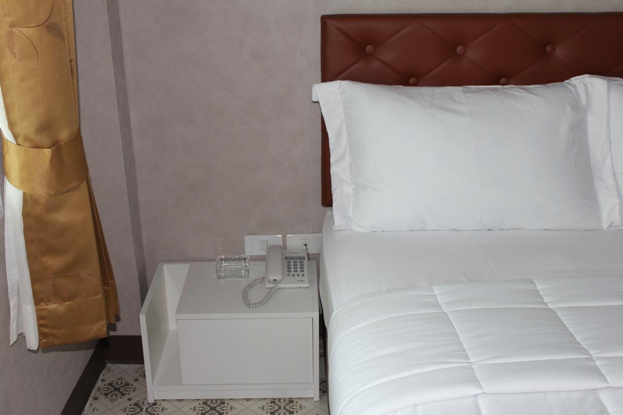 Everest Boutique Hotel バンコク都 エクステリア 写真