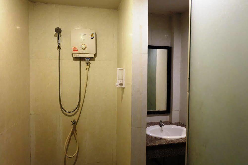 Everest Boutique Hotel バンコク都 エクステリア 写真