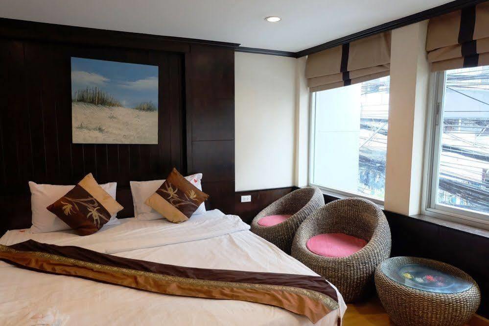 Everest Boutique Hotel バンコク都 エクステリア 写真
