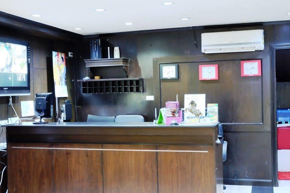 Everest Boutique Hotel バンコク都 エクステリア 写真