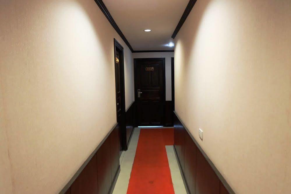 Everest Boutique Hotel バンコク都 エクステリア 写真